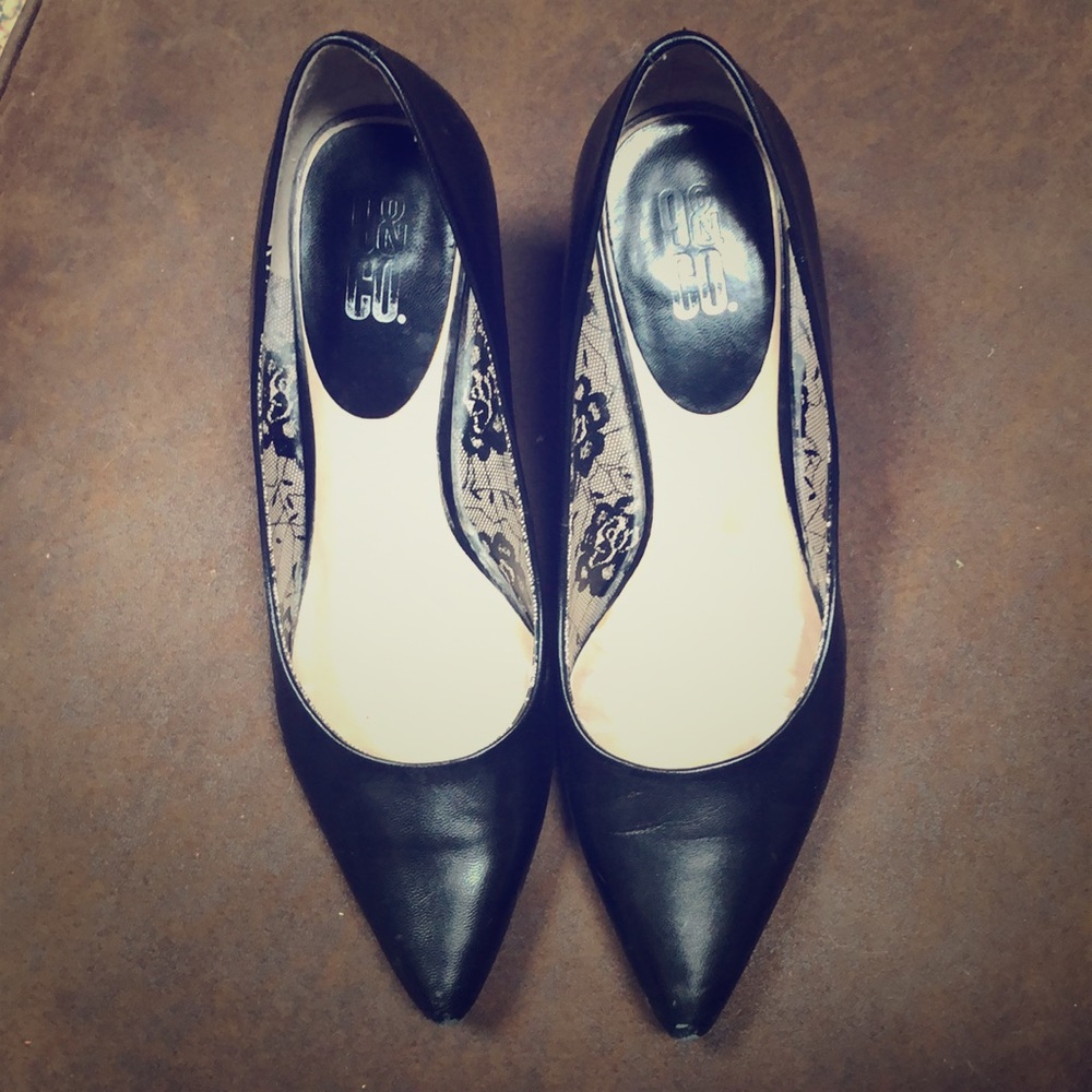 Black Pumps